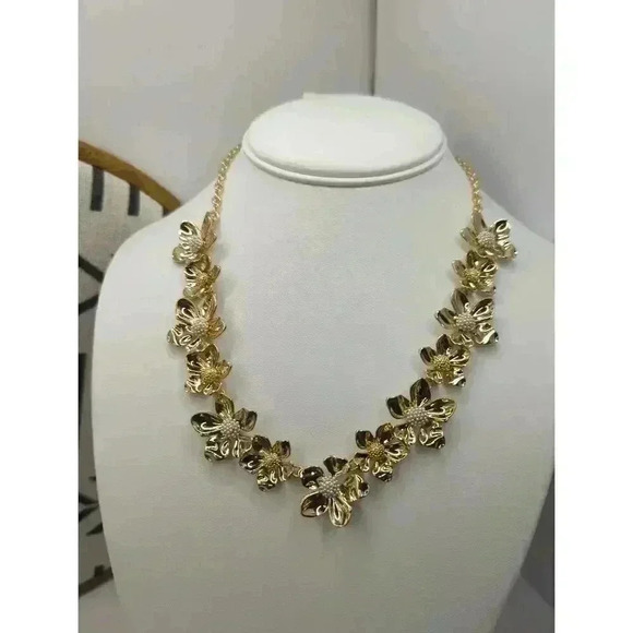 NWT J CREW GOLD TONE FLORAL DESIGN 3D NECKLACE WOMENS JEWELRY - Picture 1 of 5